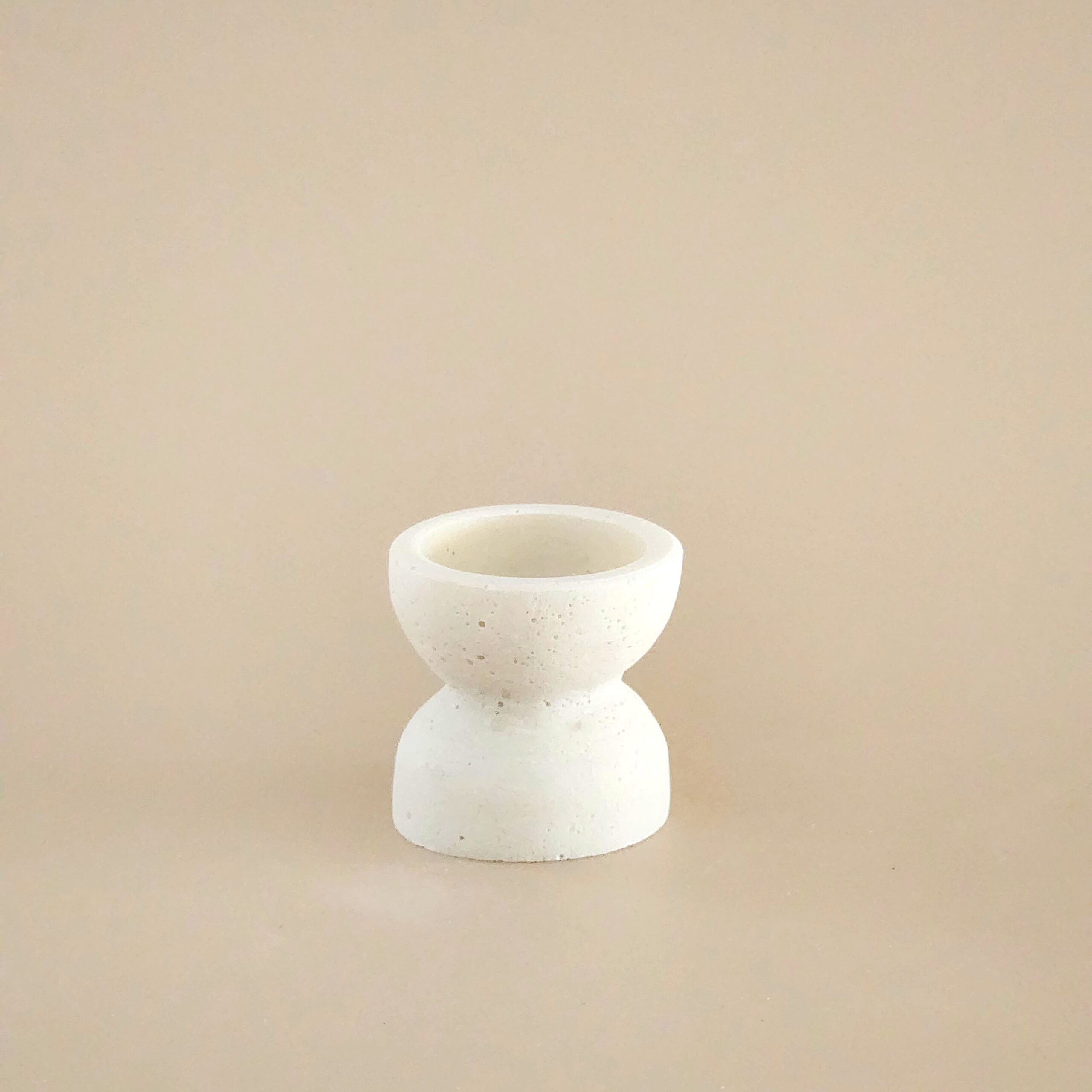 פמוט בטון Isla לבן